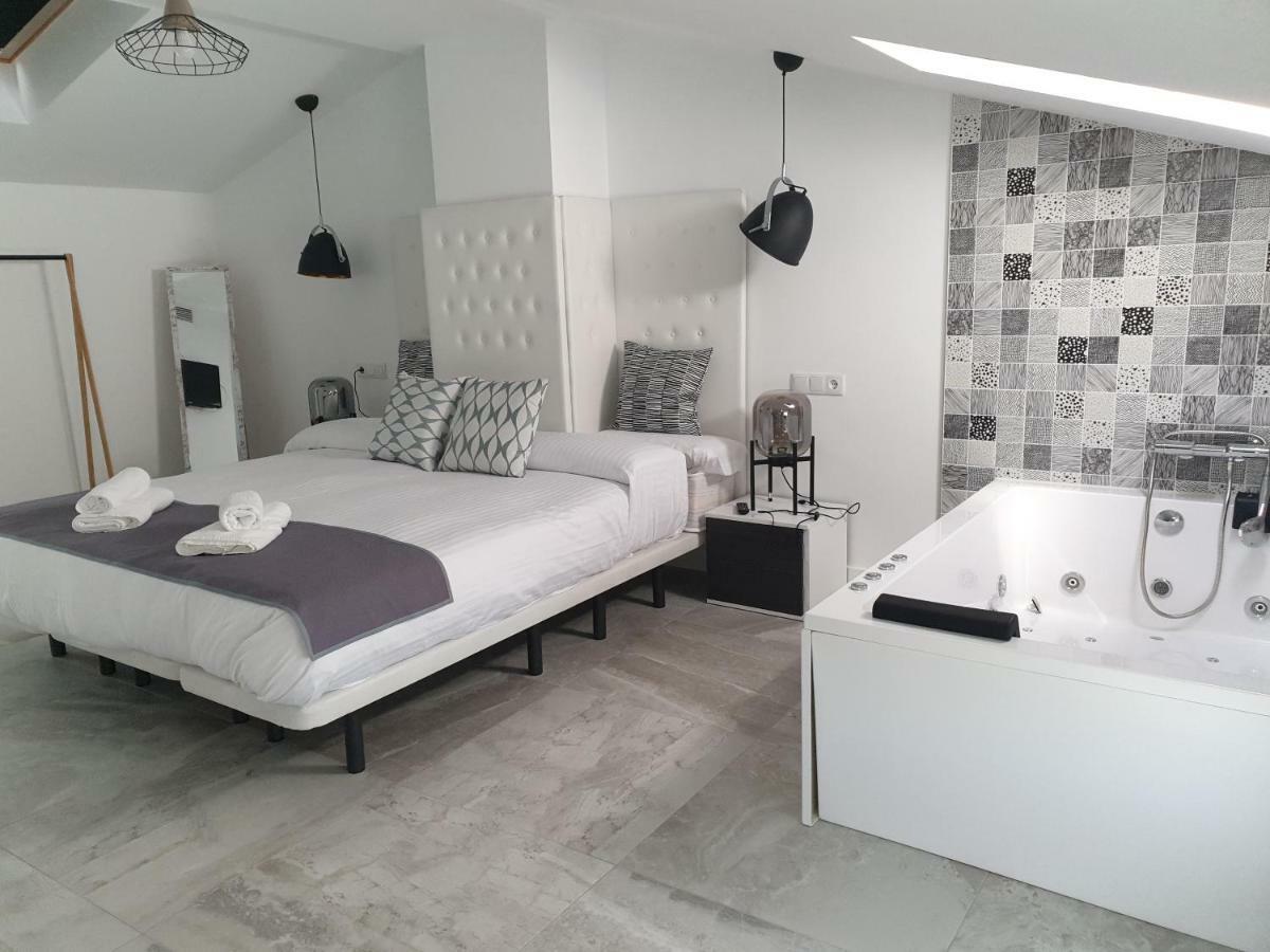 Apartamentos Hostal Cabanas Carboneras de Guadazaón Extérieur photo
