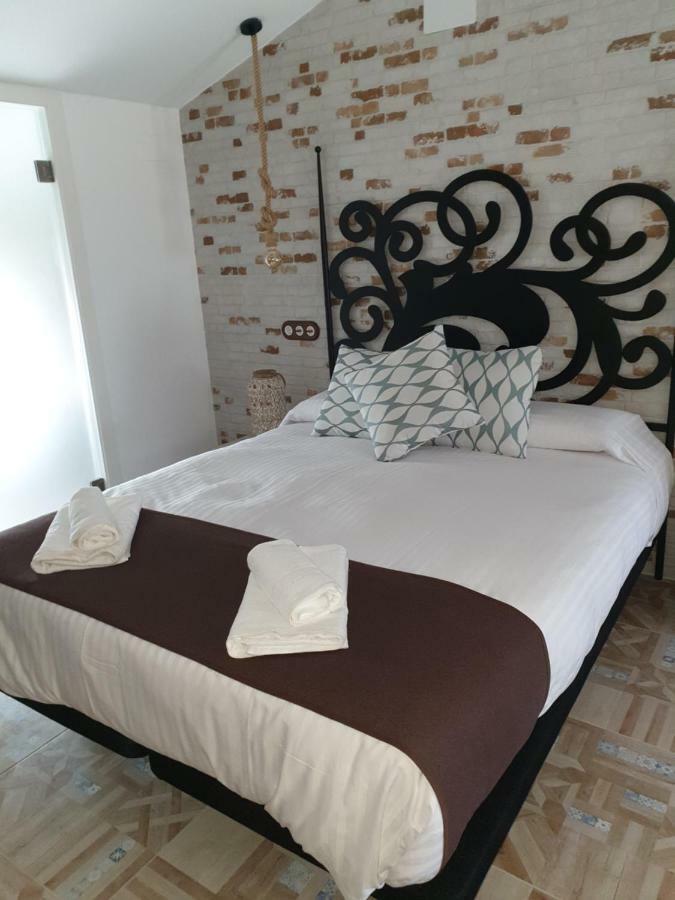 Apartamentos Hostal Cabanas Carboneras de Guadazaón Extérieur photo