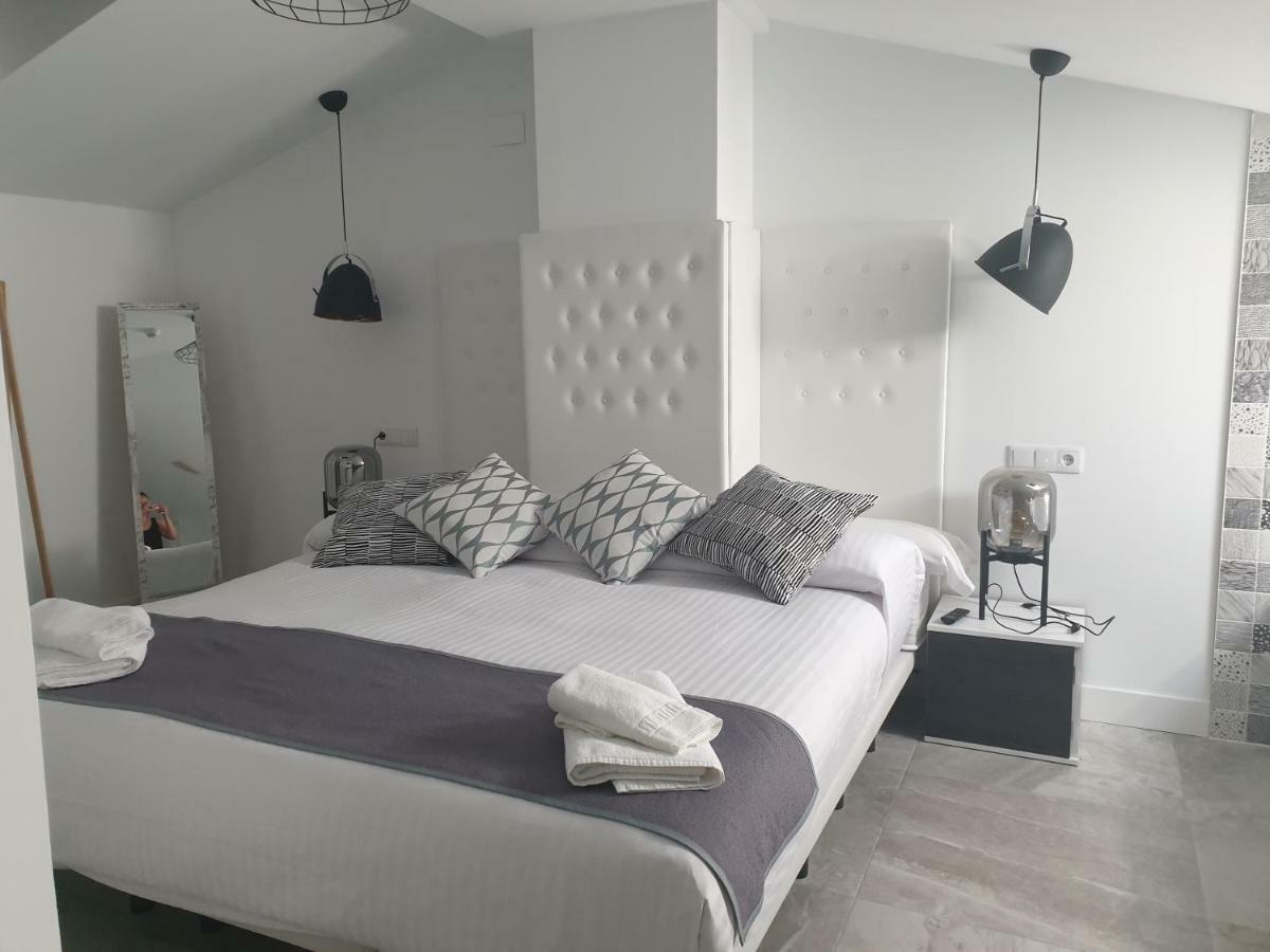Apartamentos Hostal Cabanas Carboneras de Guadazaón Extérieur photo
